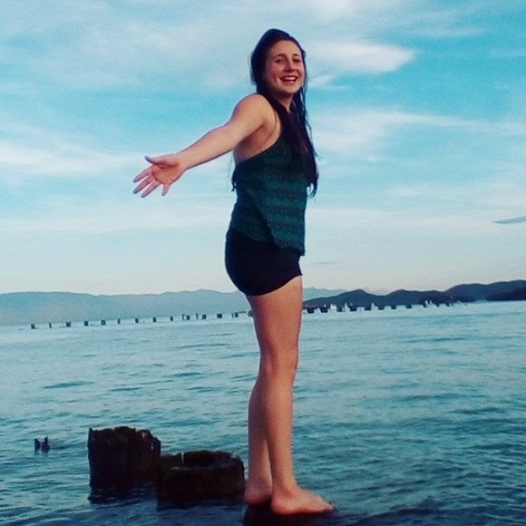 Meet your Posher, Rachel - Picture 1 of 1