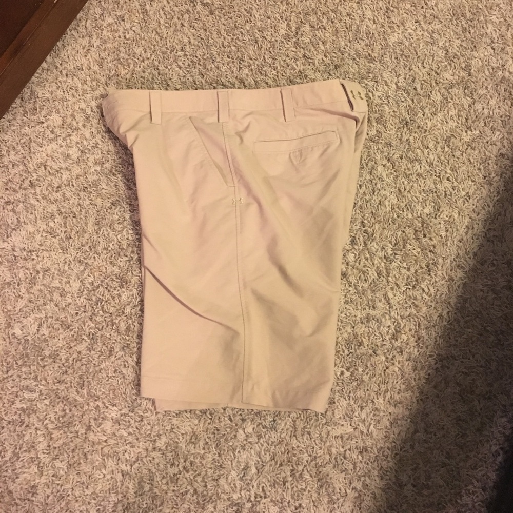 Men's under armour khaki golf shorts