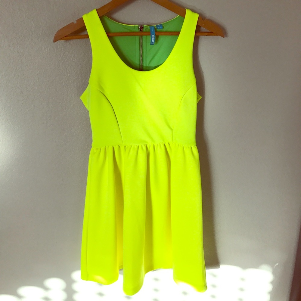 Neon yellow back zip skater dress!