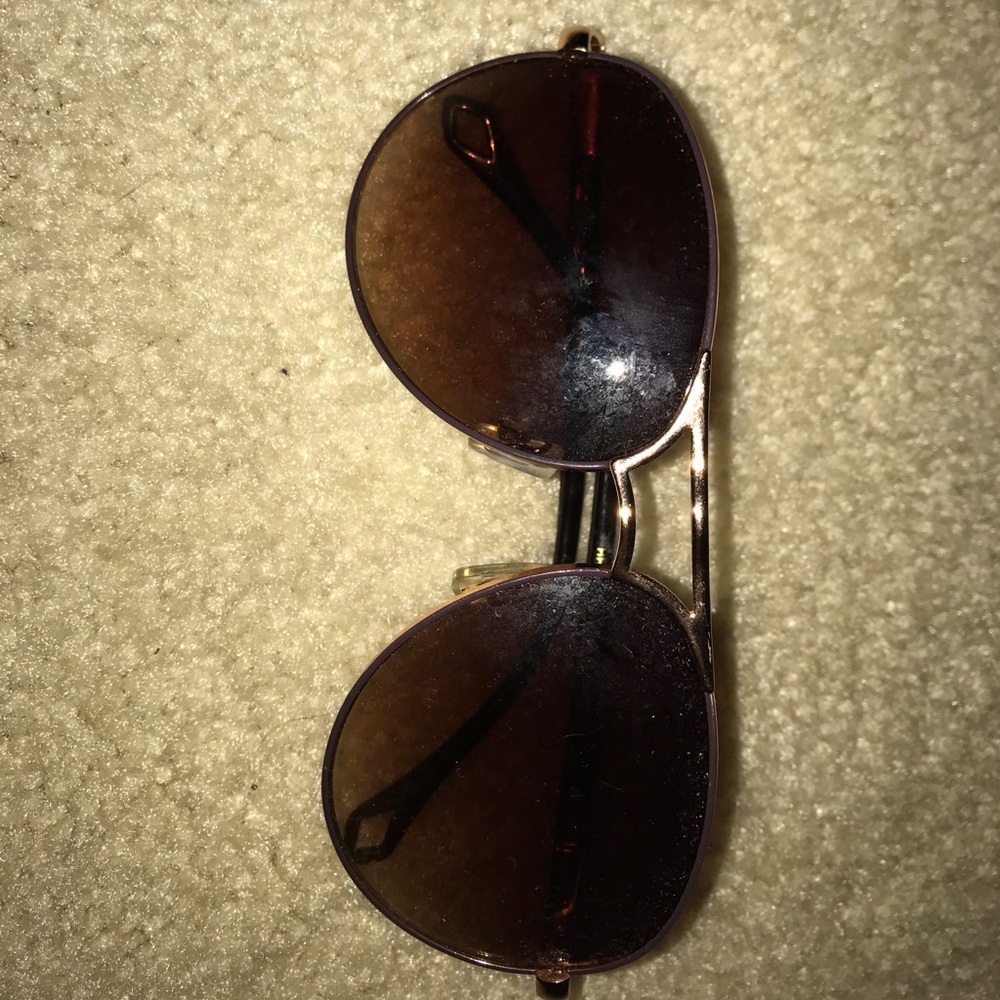 Tahari aviator sun glasses