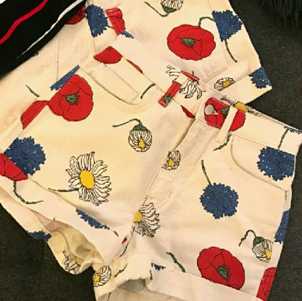LOOKING FOR THESE AA SHORTS