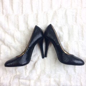Steve Madden Faux Snakeskin he's Size 7 Steve Madden Faux Snakeskin he's Size 7
