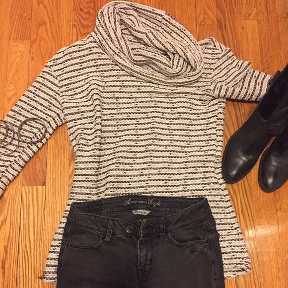 Cowl neck sweater target 🌙🖤 - Picture 2 of 4