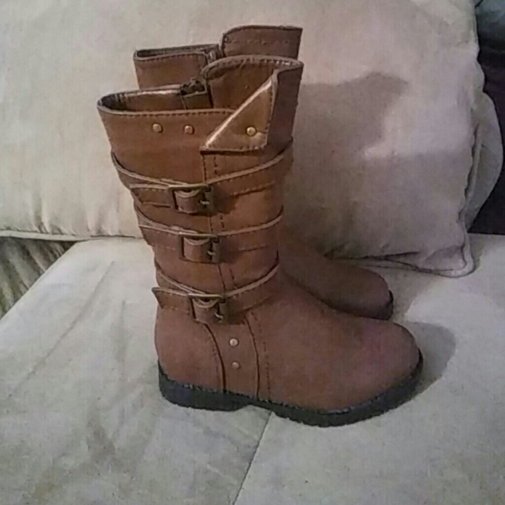 Girls boots