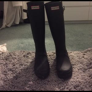 Black matte hunter boots