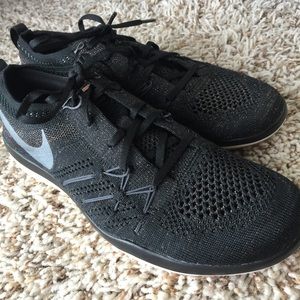 Nike Women's Flynit  Black w Rose-gold specs 7.5