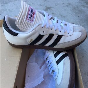 🦄SOLD🦄 Adidas Samba Classic 7 Men's 8.5 women's