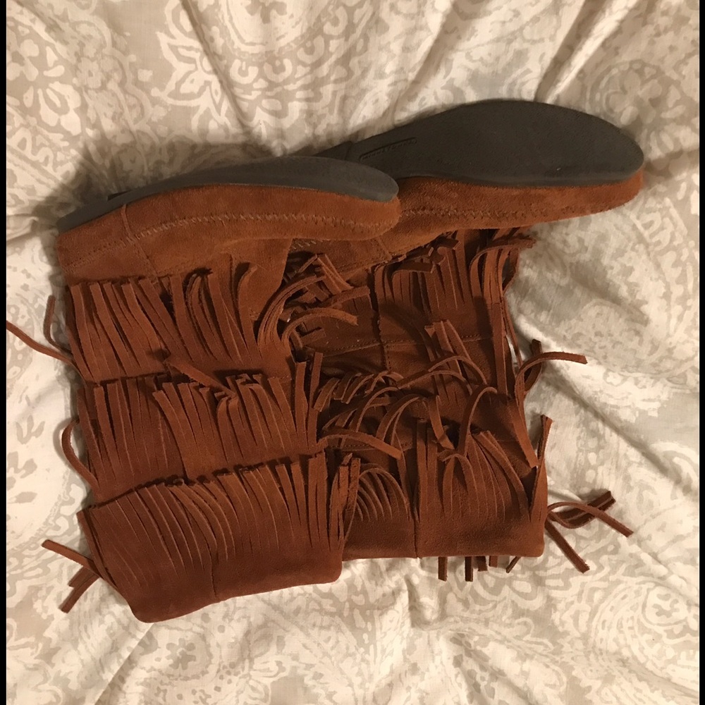 Minnetonka fringe boots