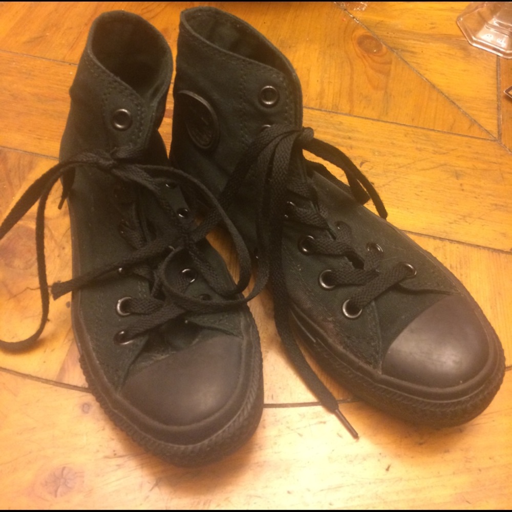 Sale!! Black high top Chuck Taylor converse!