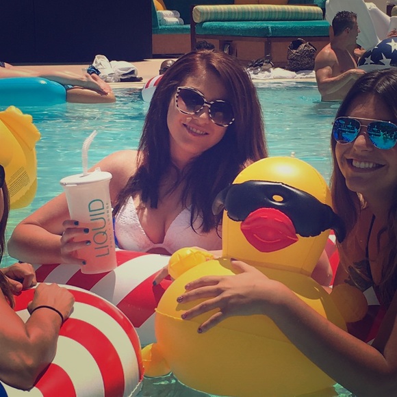 Meet your Posher, Jolene - Picture 3 of 7