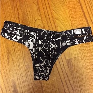 Never worn: Cheeky black and white bikini bottoms