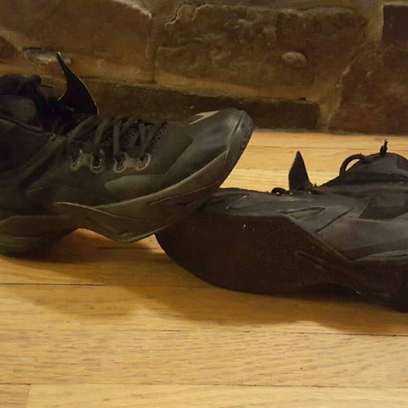 Nike LeBron James  men's size 12 - Picture 3 of 3