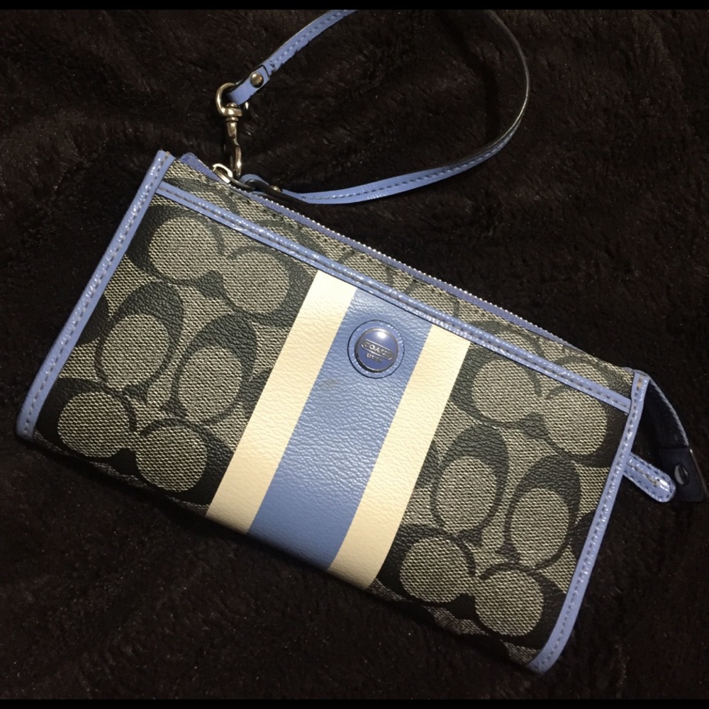 COACH wristlet!!! perfect for people on the go!