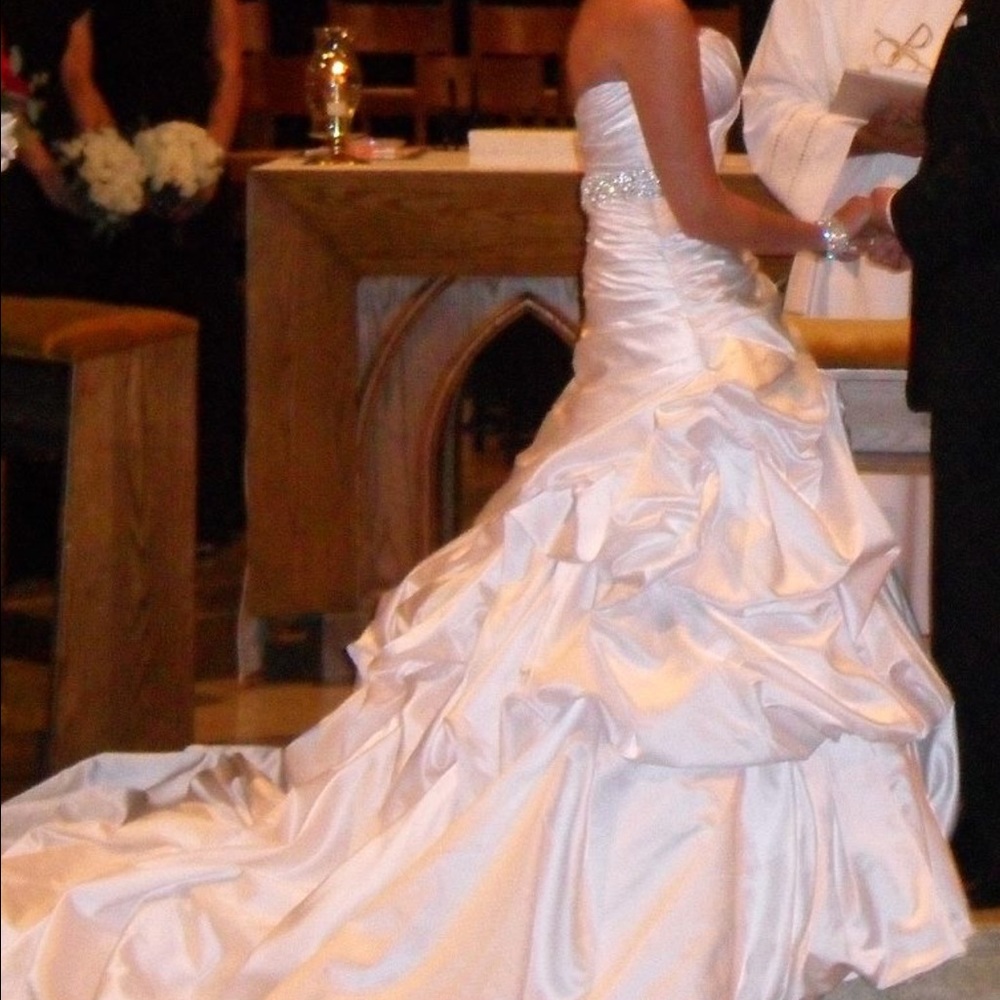 Authentic Maggie Sottero Calista wedding dress - Picture 1 of 4