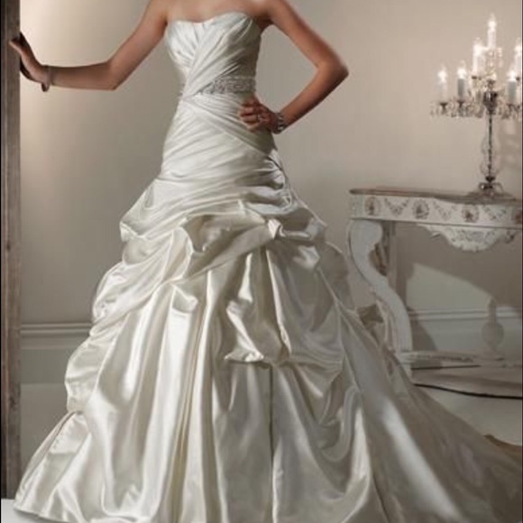 Authentic Maggie Sottero Calista wedding dress - Picture 4 of 4
