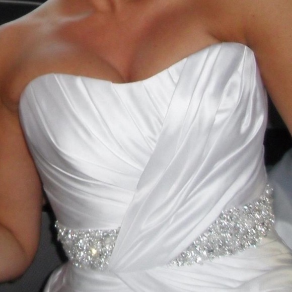 Authentic Maggie Sottero Calista wedding dress - Picture 2 of 4