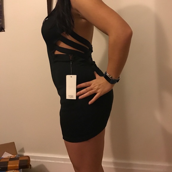 Little black dress 🖤 - Picture 3 of 4