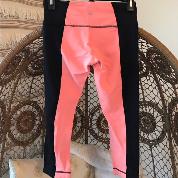 lululemon athletica Pants - Lululemon crop leggings - size 2