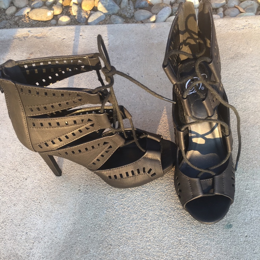 SHOES