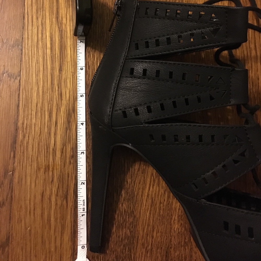 SHOES - Picture 4 of 5