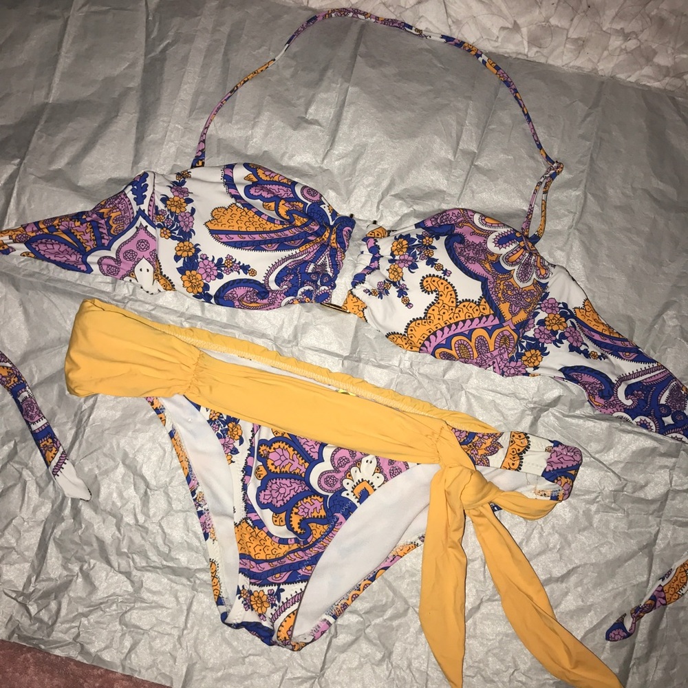 *RARE*.  R Collection wrap bikini size S