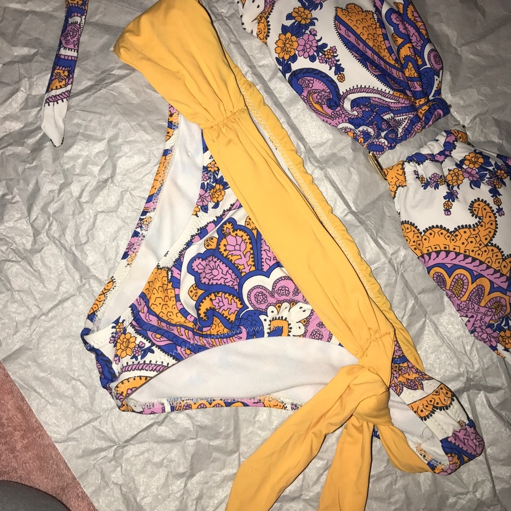 *RARE*. R Collection wrap bikini size S - Picture 2 of 5