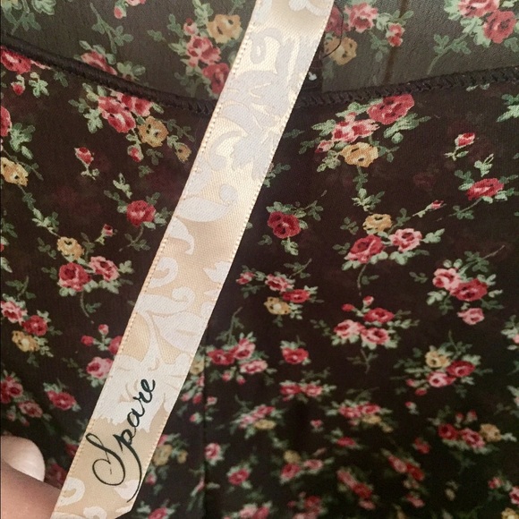 Bell Sleeved Floral Blouse - Picture 2 of 3