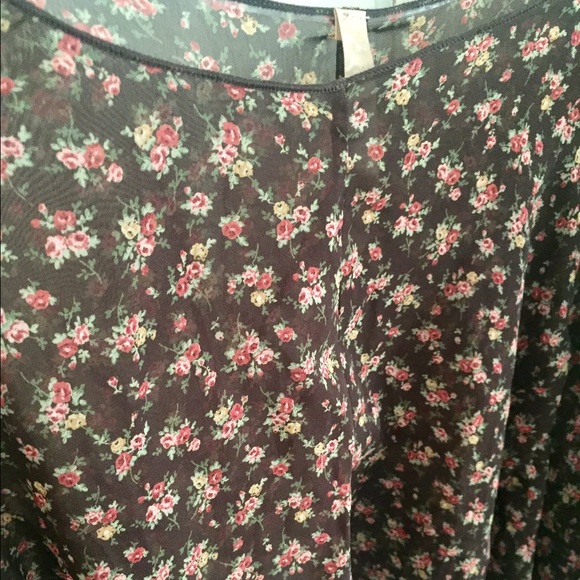 Bell Sleeved Floral Blouse - Picture 3 of 3