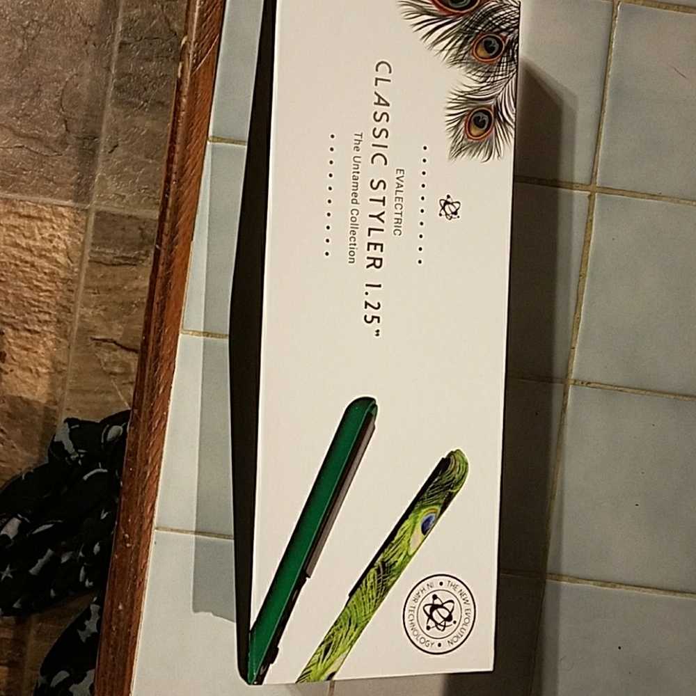 Evaletric peacock flat iron