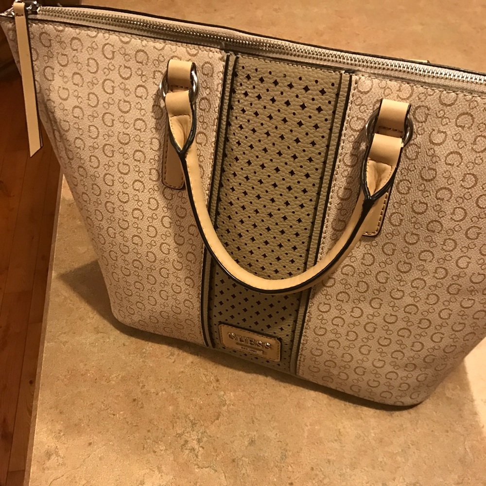 Authentic Guess Purse!!