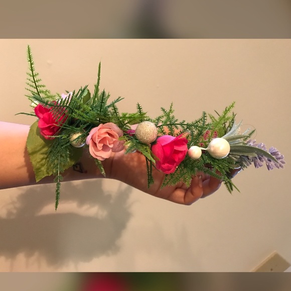 Pink Floral Crowns - Picture 2 of 4