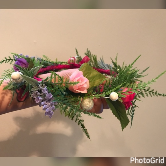 Pink Floral Crowns - Picture 3 of 4