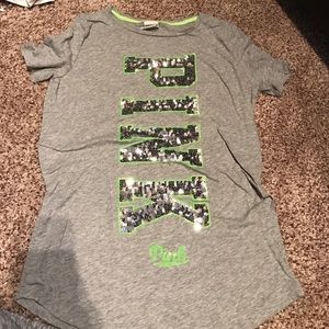 VICTORIA SECRET TAHIRT SIZE SMALL
