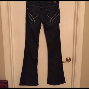 William Rast bootcut jeans w/ flap pocket. Size 26