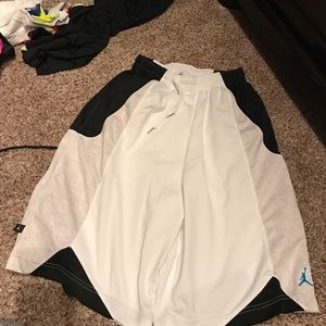 JORDANS SHORT SIZE MEDIUM