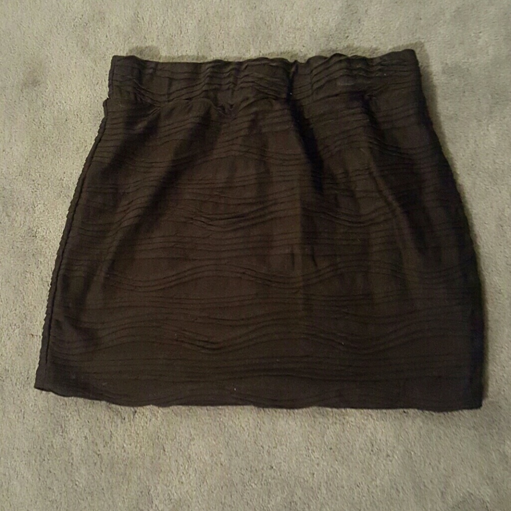 BLACK SKIRT