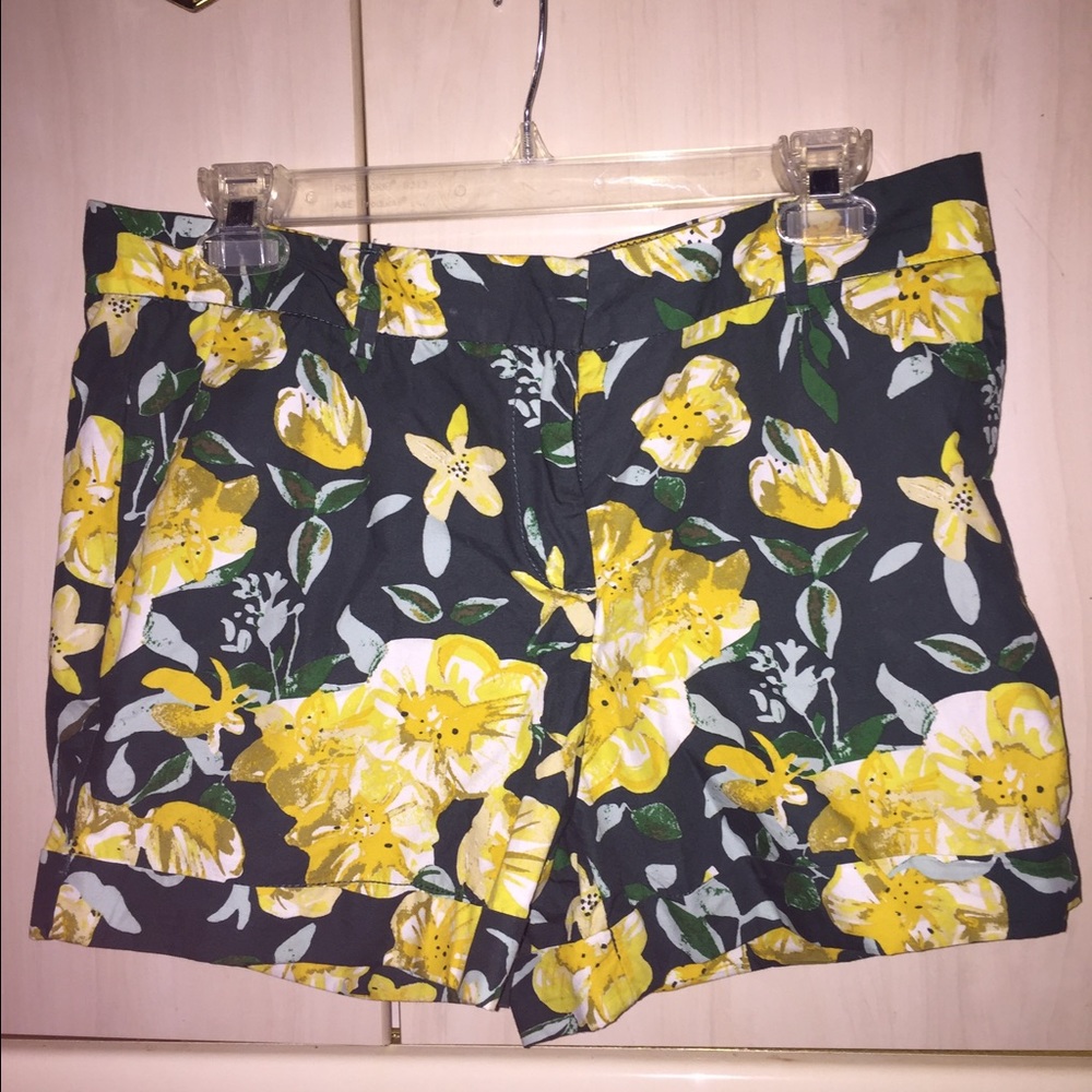 BRAND NEW floral shorts size 4 WOMENS 9-11 JUNIOR
