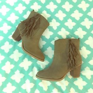 Adorable fringe booties!