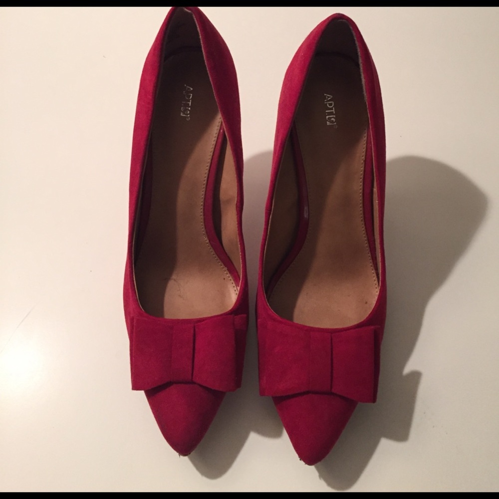 Red bow heels
