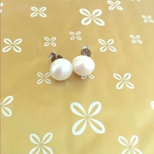Pretty Freshwater Pearl Earrings