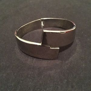 Silver bangle bracelet with hinge