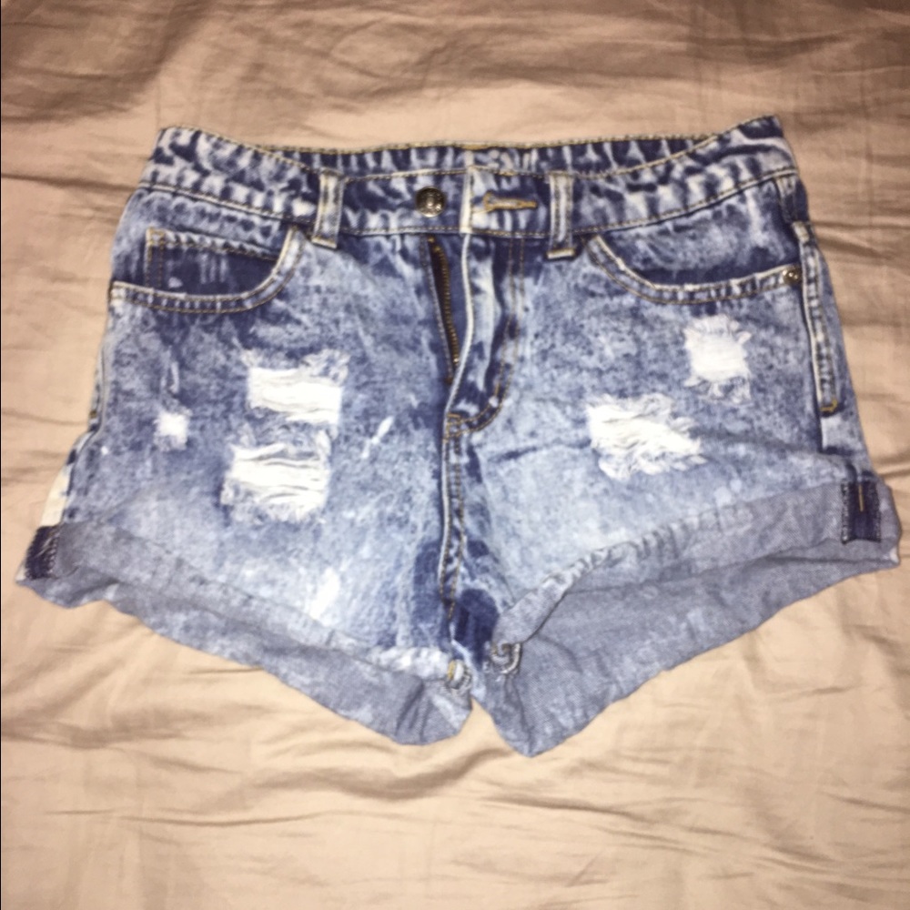 DELIAS HIGH WAISTED SHORTS