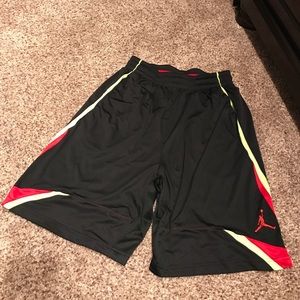 JORDAN SIZE LARGE SHORTS