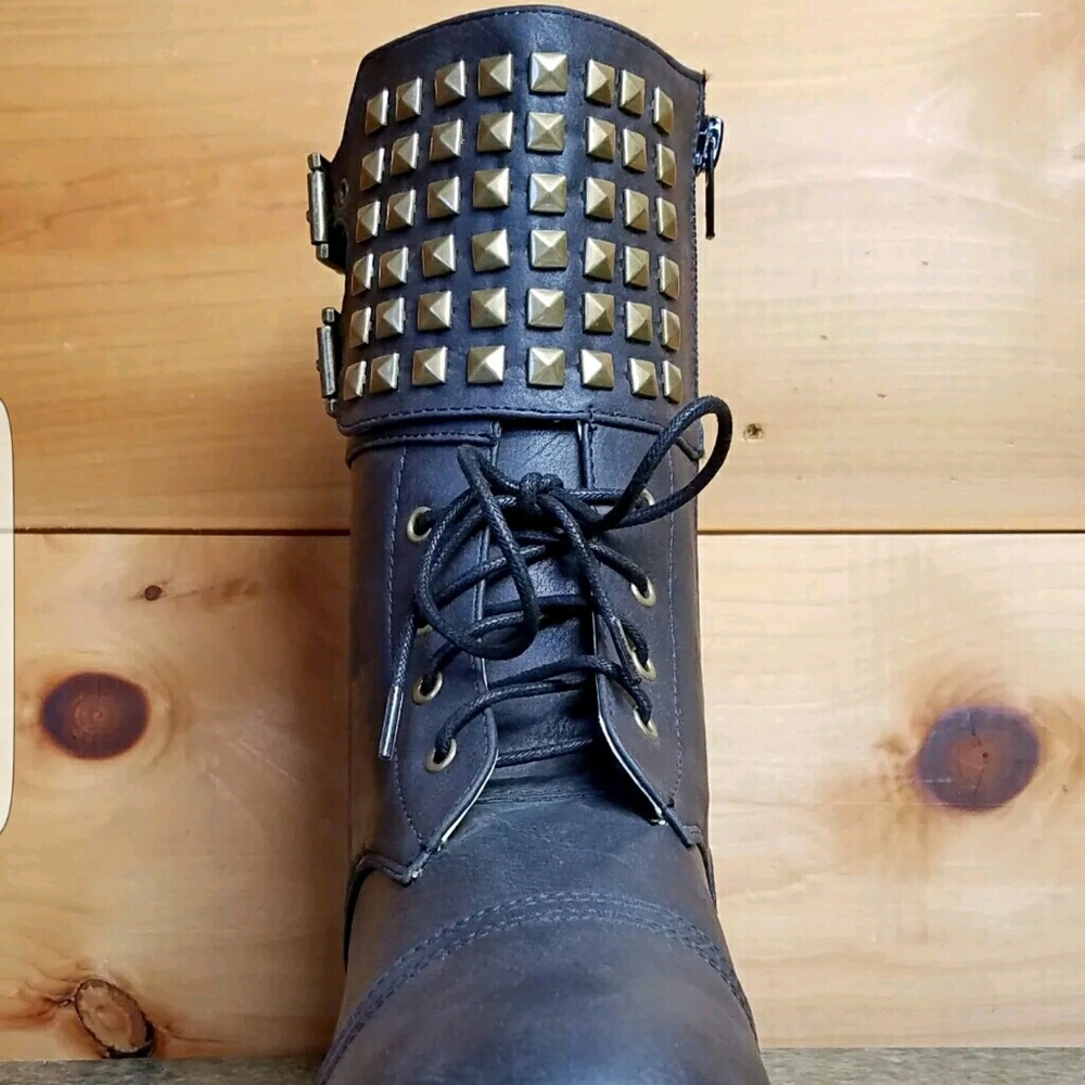 Distress black combat boot by Privileged studded - Picture 3 of 4