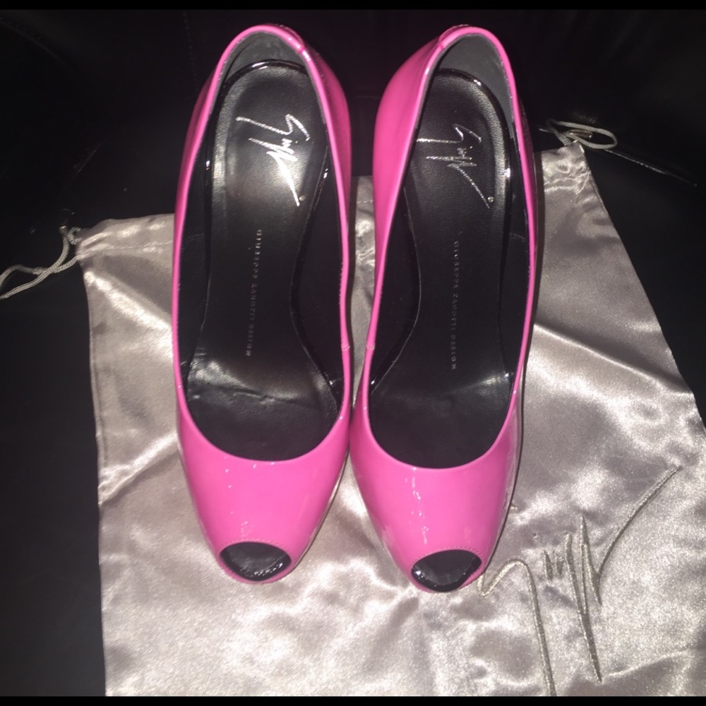 Giuseppe Zanotti Peep Toe pumps