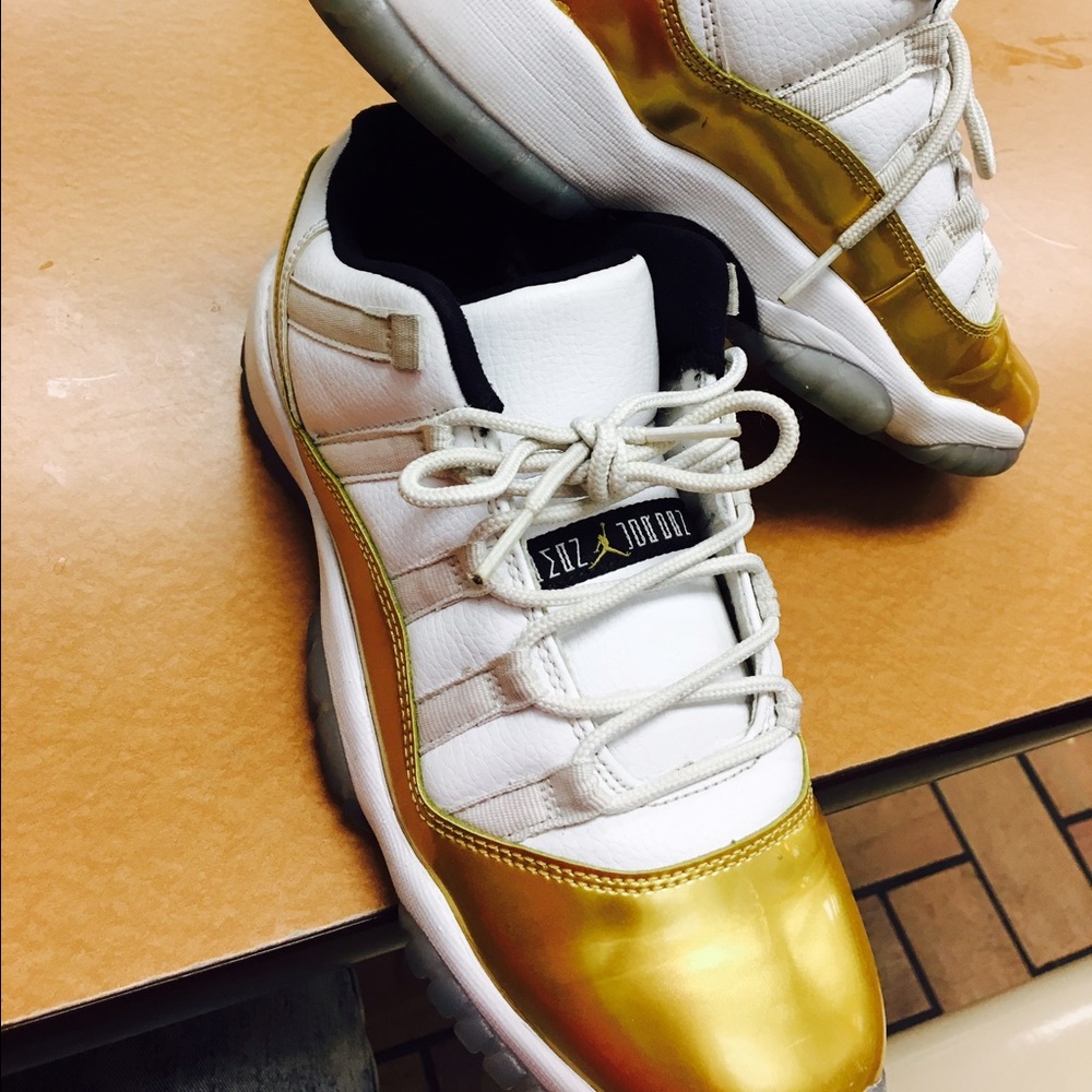 Jordan's 11s (Gold & White)