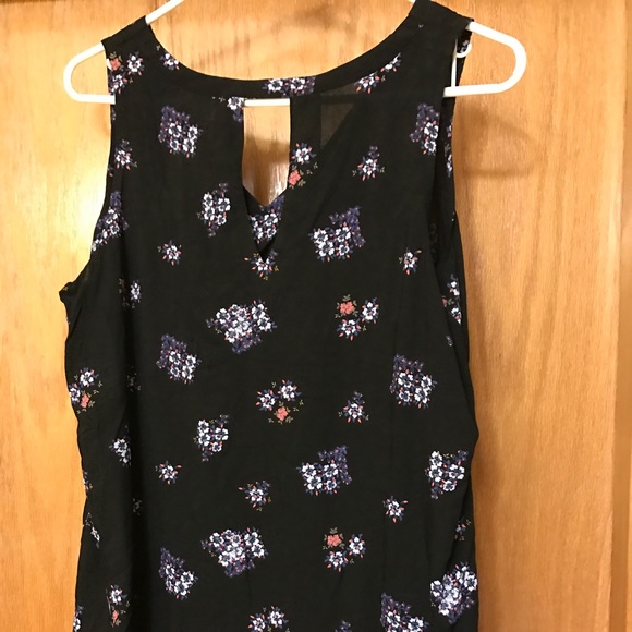 Floral Blouse with open back detail - Picture 4 of 4