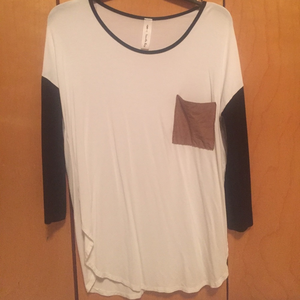 GLIKS - Vanilla Bay shirt. 🖤 Size Medium.