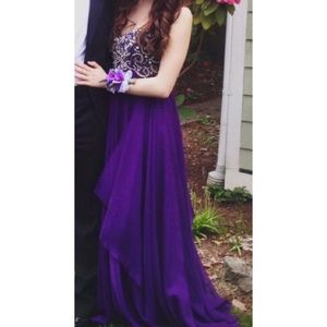 Strapless purple Sherri Hill Prom dress