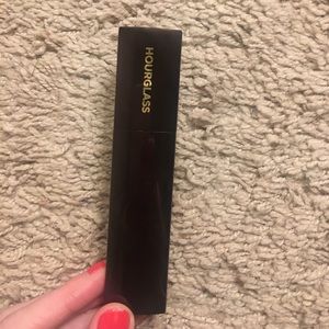 Hourglass vanish stick foundation